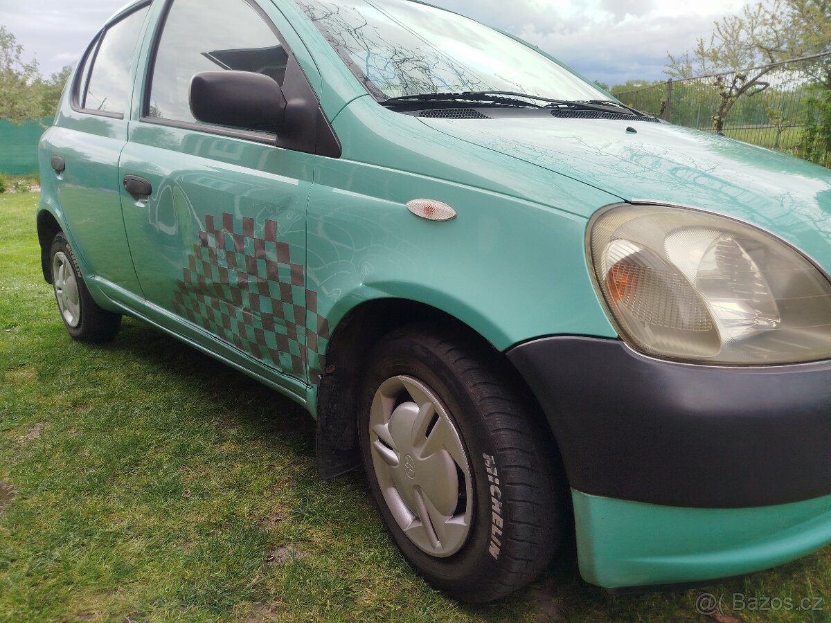 Yaris - 3