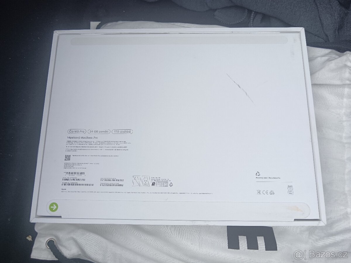 Prázdná krabice Apple Macbook pro 14" 2026 - 3