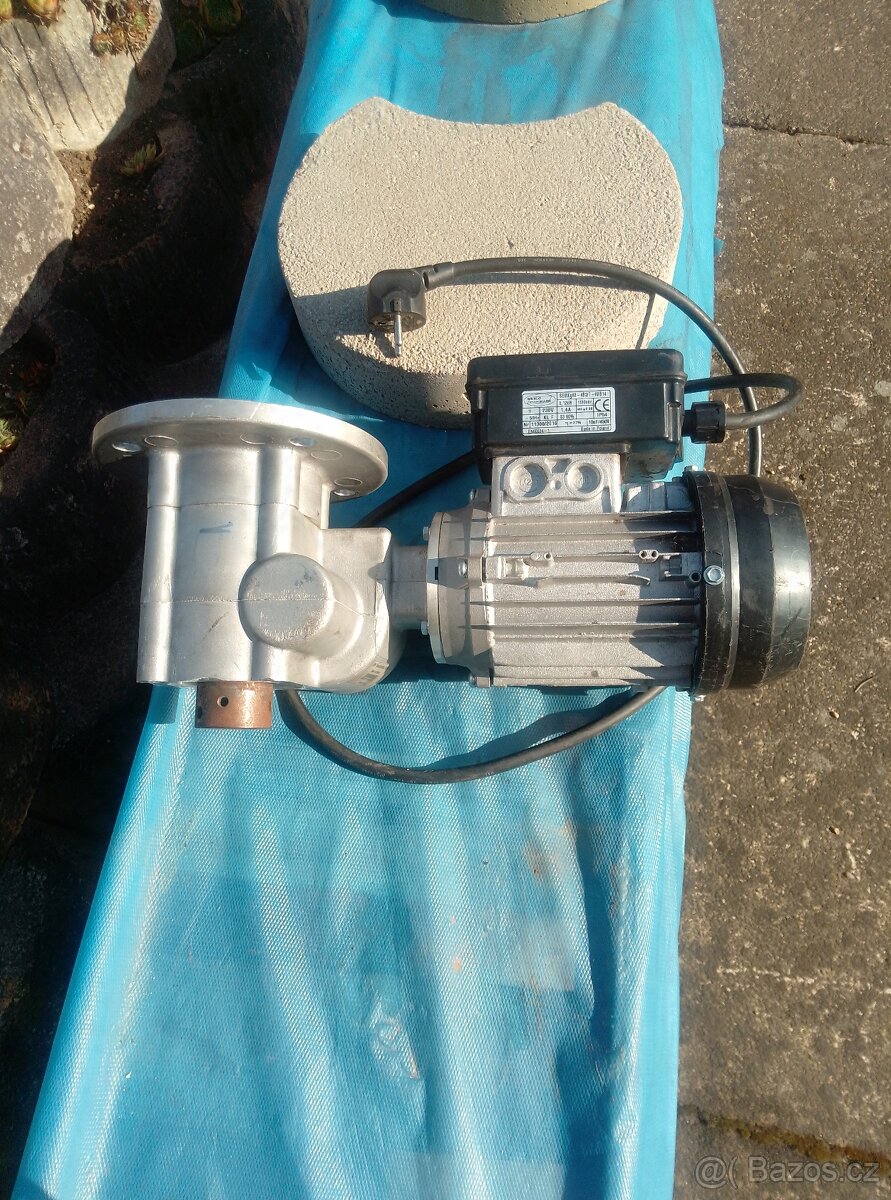 elektromotor s převodovkou - 3