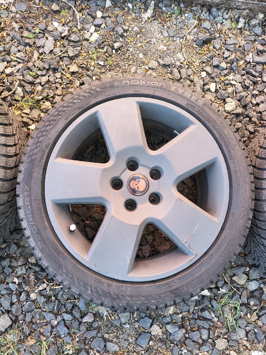 Sada ALU kol 5x112 R17 225/45R17 - 3