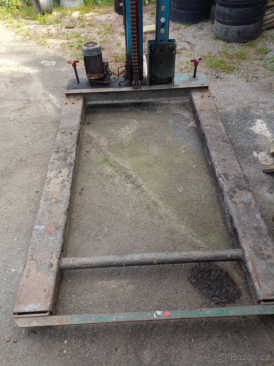 Prodám mobilní nůžkový zvedák - 3
