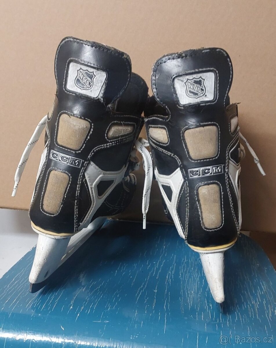 Hokejové brusle, chrániče, kalhoty, rukavice - 3