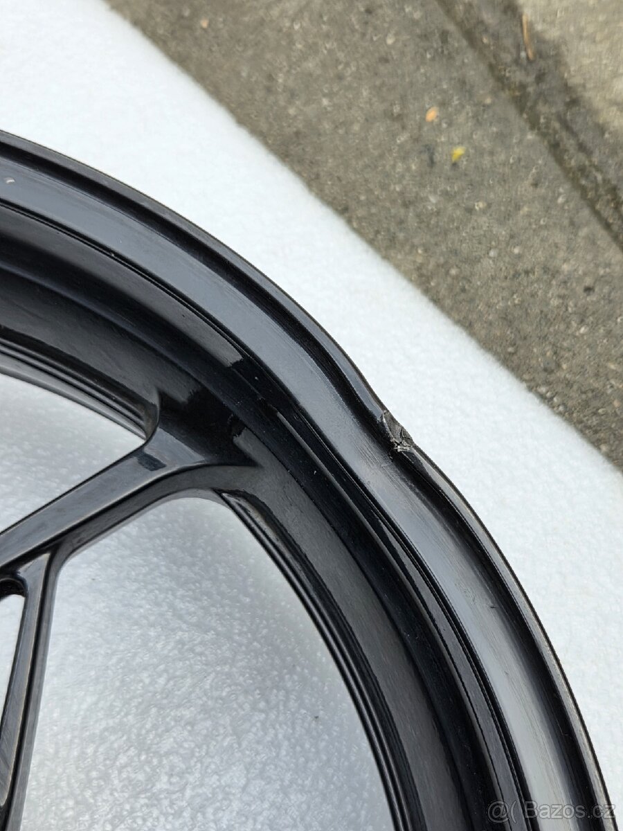 Kolo Kawasaki Z650 - 3