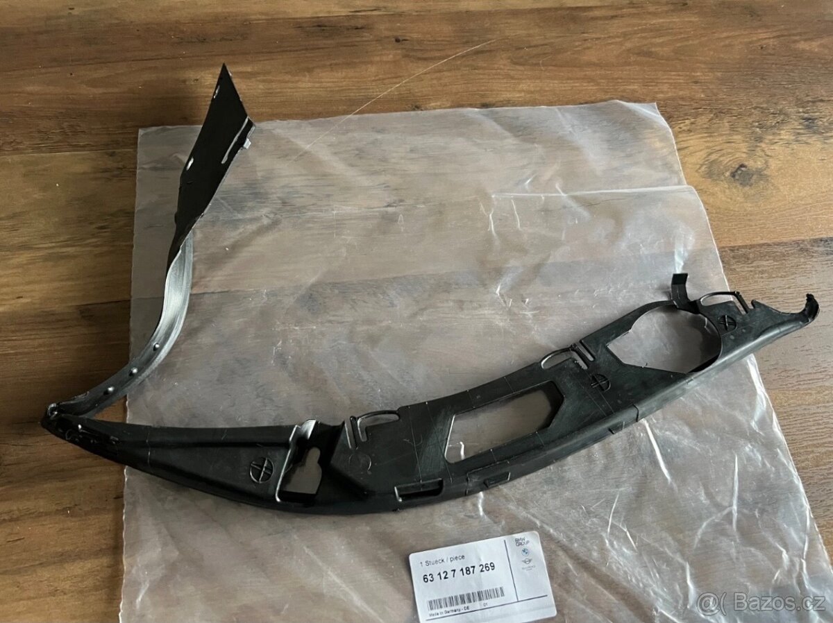 Těsnění levého světla BMW E60 LCI - 3