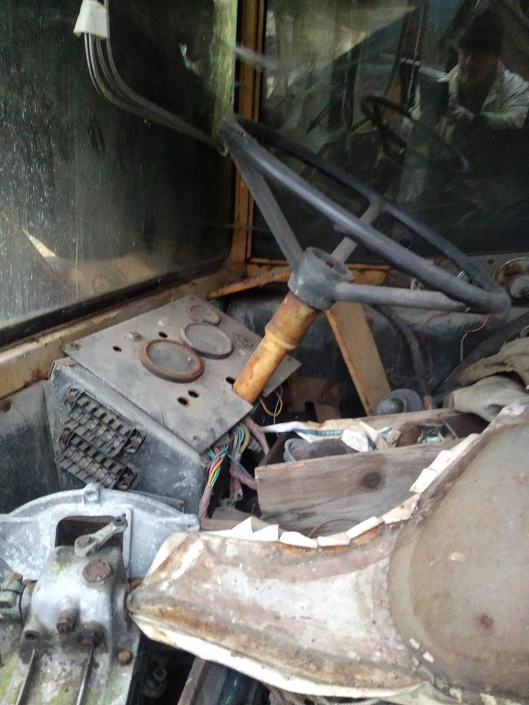 Ostrowek traktorbagr - zbytek - na náhradná díly - 3