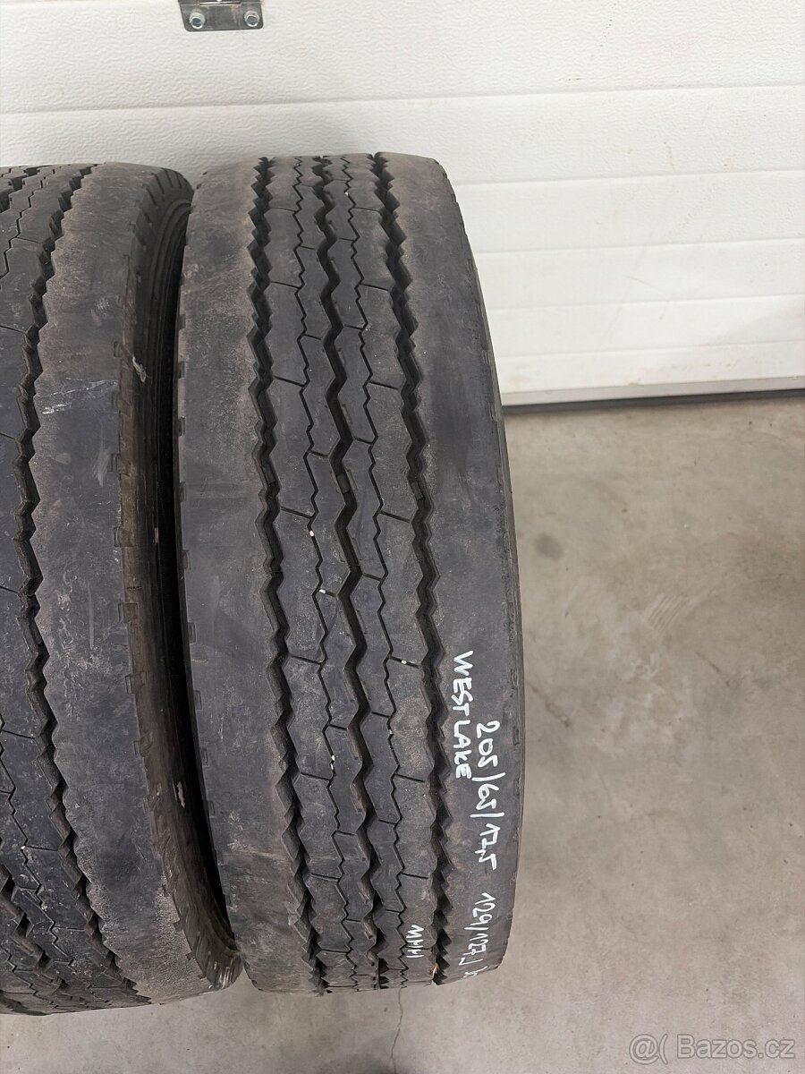 Pneu 205/65/17,5 - 3