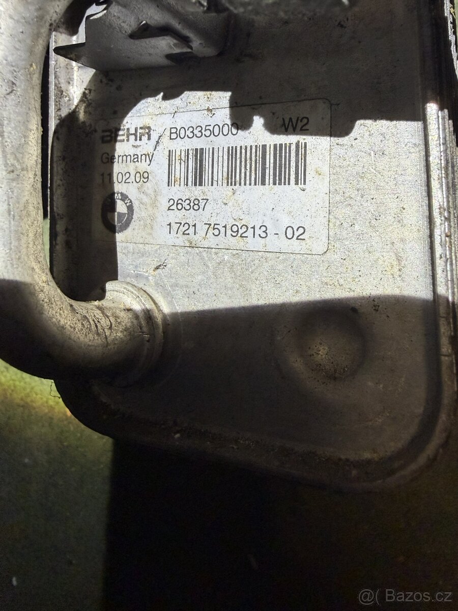 Chladič oleje BMW745i rok 2002 - 3