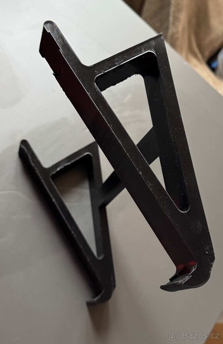 3D vytisklý stojánek na notebook - 3