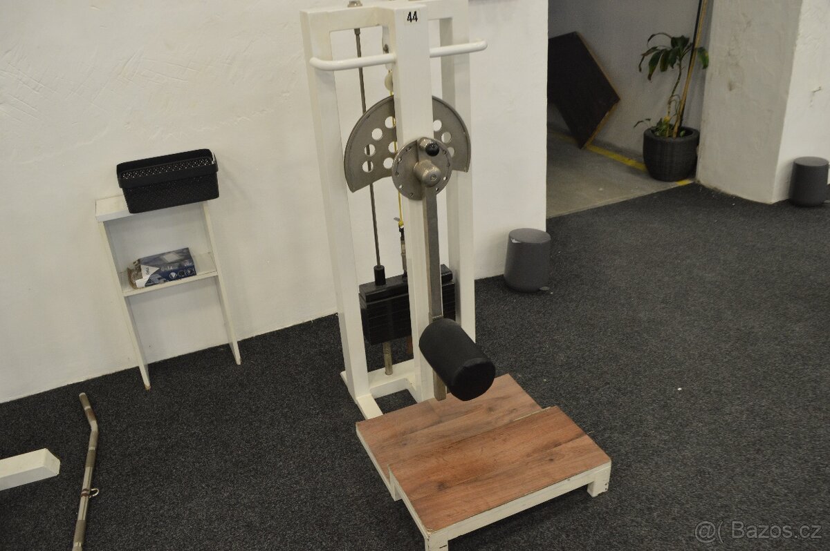 Posilovací stroj unožování - 3