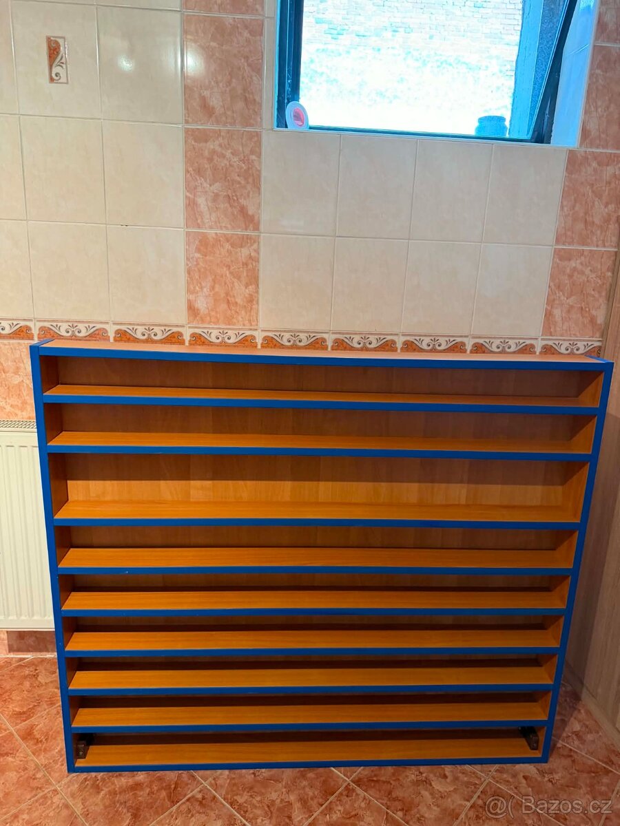 Polička na modely - 3