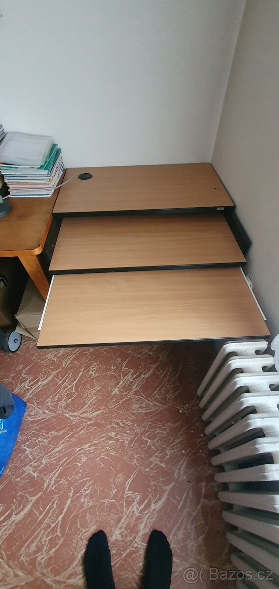 Kancelářský stůl - 3