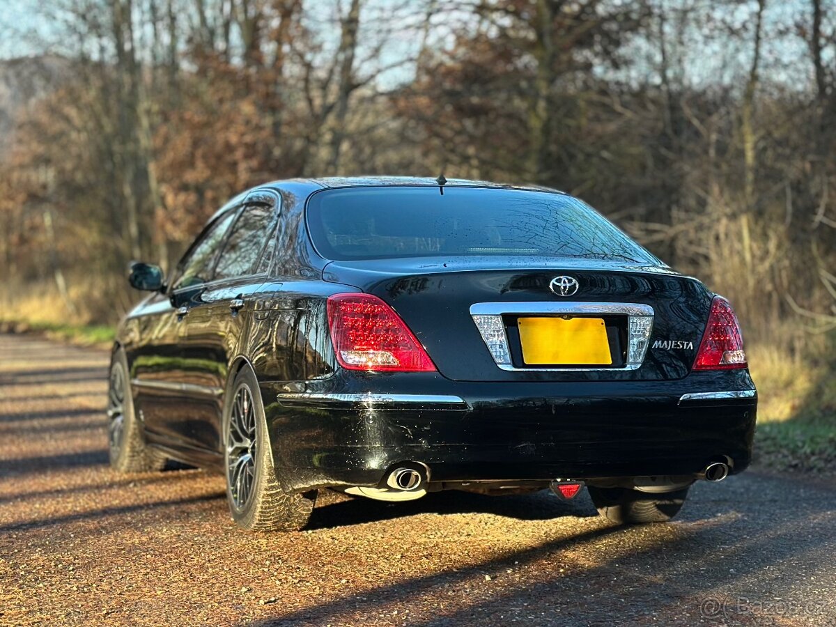 Toyota Crown Majesta V8 - 3