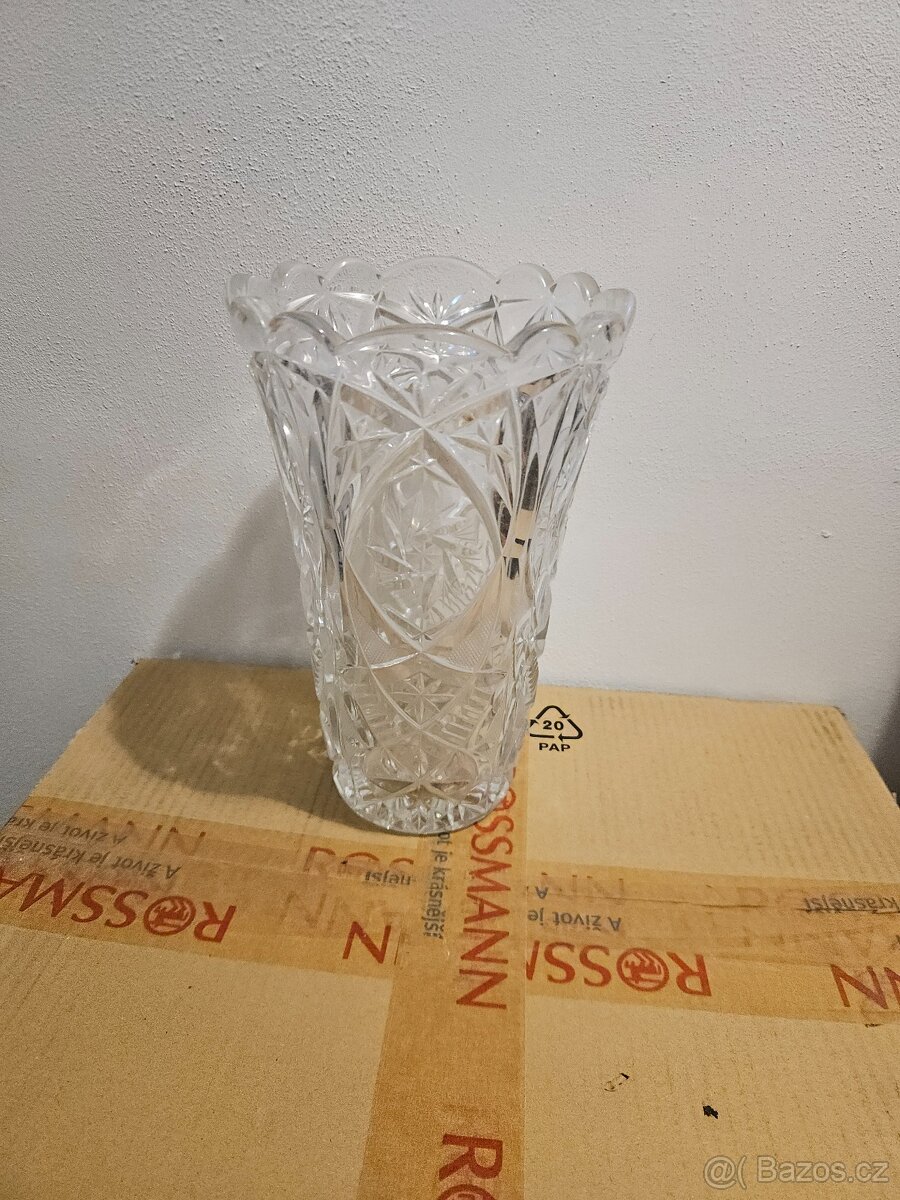 Broušené vázy, skleničky - 3