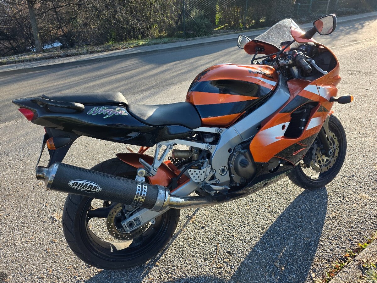 Kawasaki ZX9R - 3