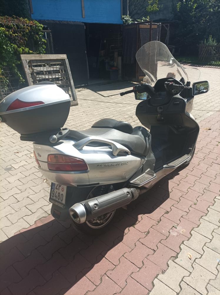 Suzuki Burgman 650 - 3