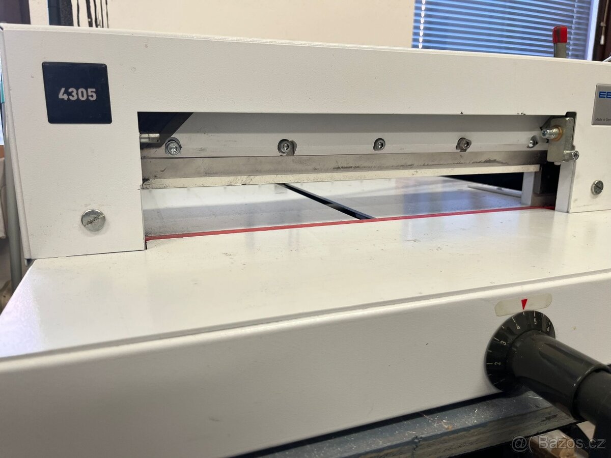 Řezačka papíru (gilotina) EBA 4305 - 3