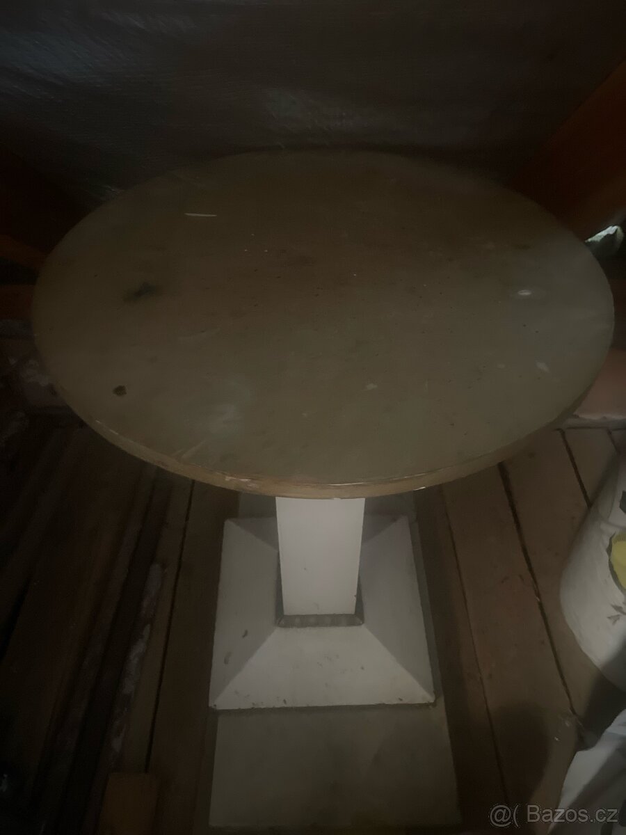 Stolek - 3