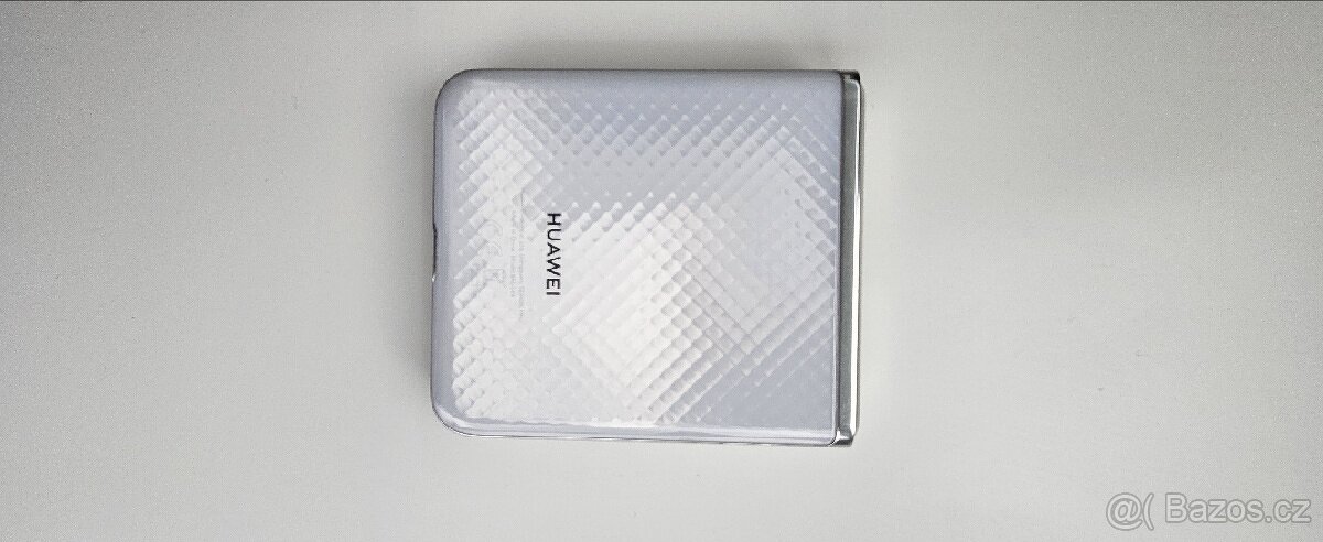 Huawei P50 pocket praskly displej - 3