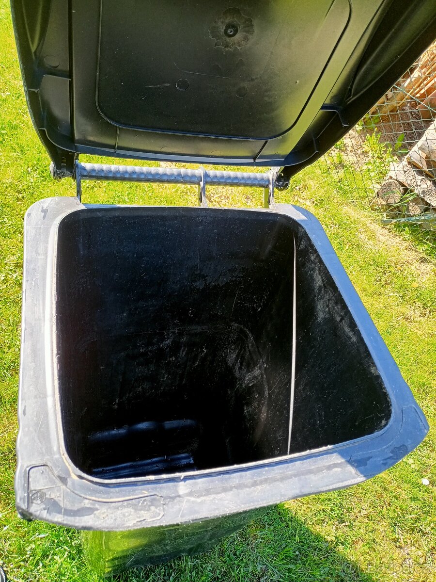 Plastová popelnice 120l - 3