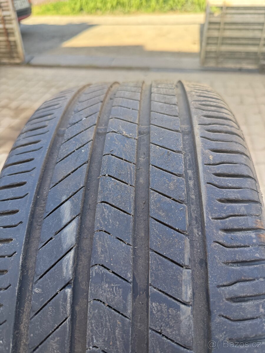 Barum 235/45/18 - 3
