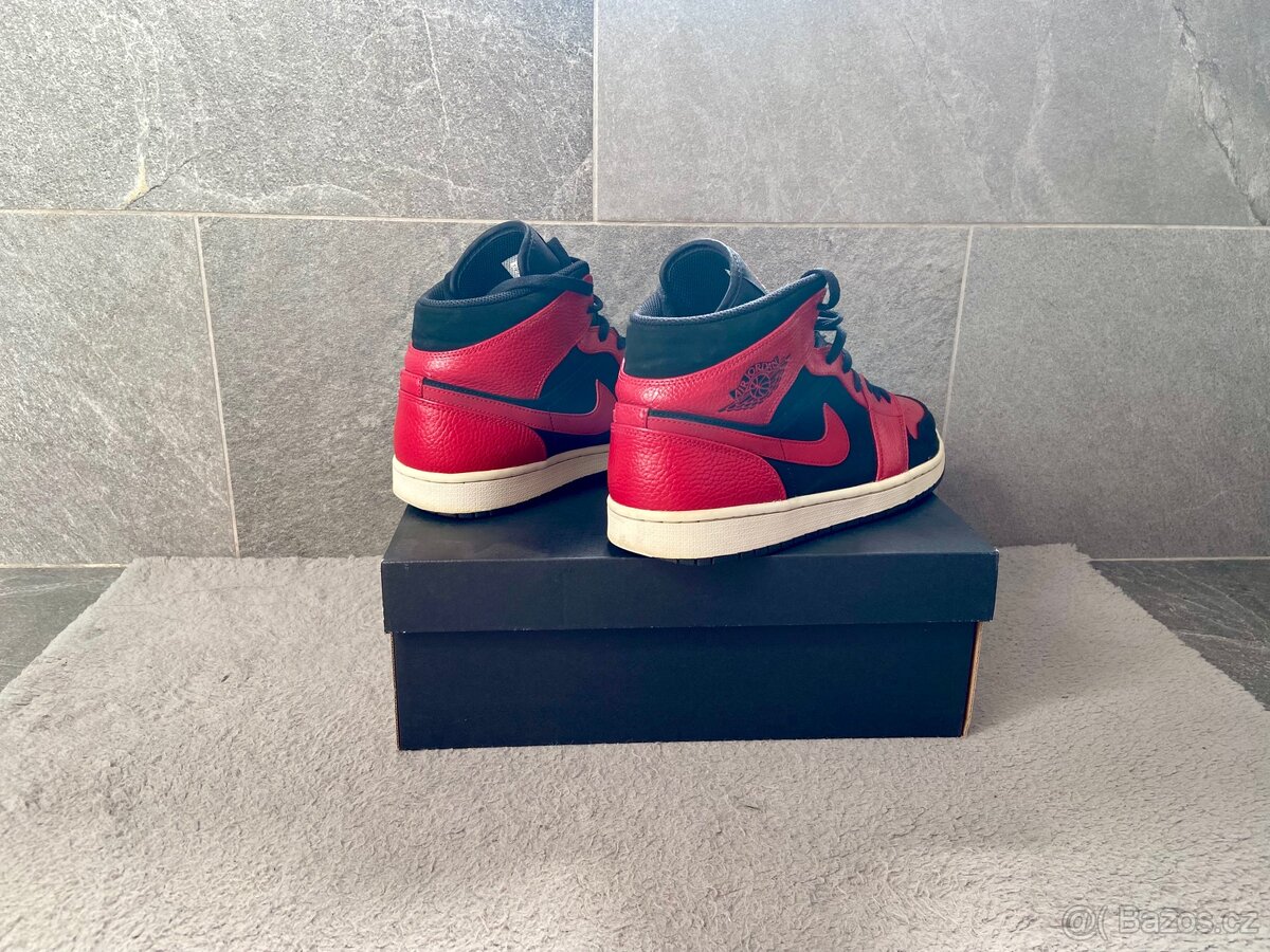 Nike Air Jordan 1 Mid Bred - 3