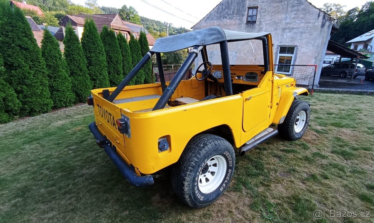 TOYOTA LAND CRUISER FJ40 - benzín, bez RZ