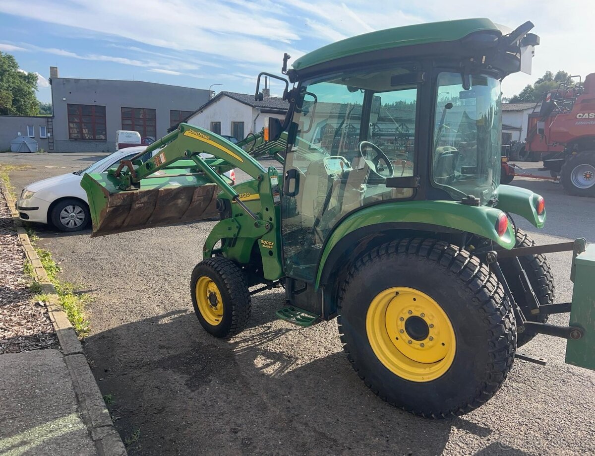 Traktor John Deere 3720 + nakladač - 3