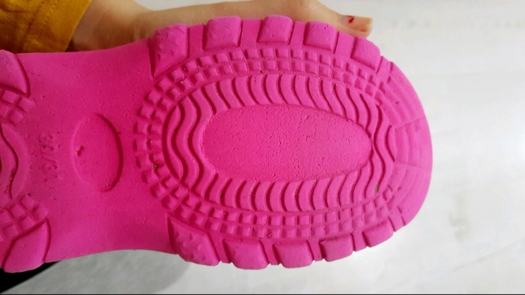 Nádherné nepromokavé růžové zimní boty Barbie - 3