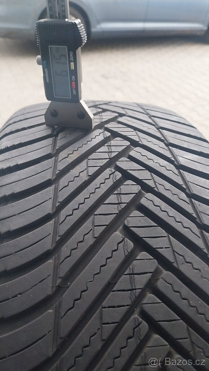 Prodám 2 x celoroční pneu Hankook 235/50/19 - 3