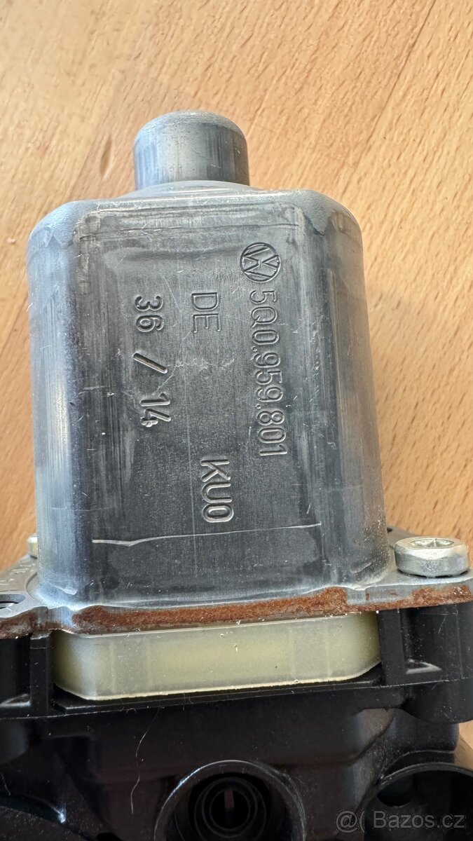 Motorek stahování oken 5Q0959801 - 3