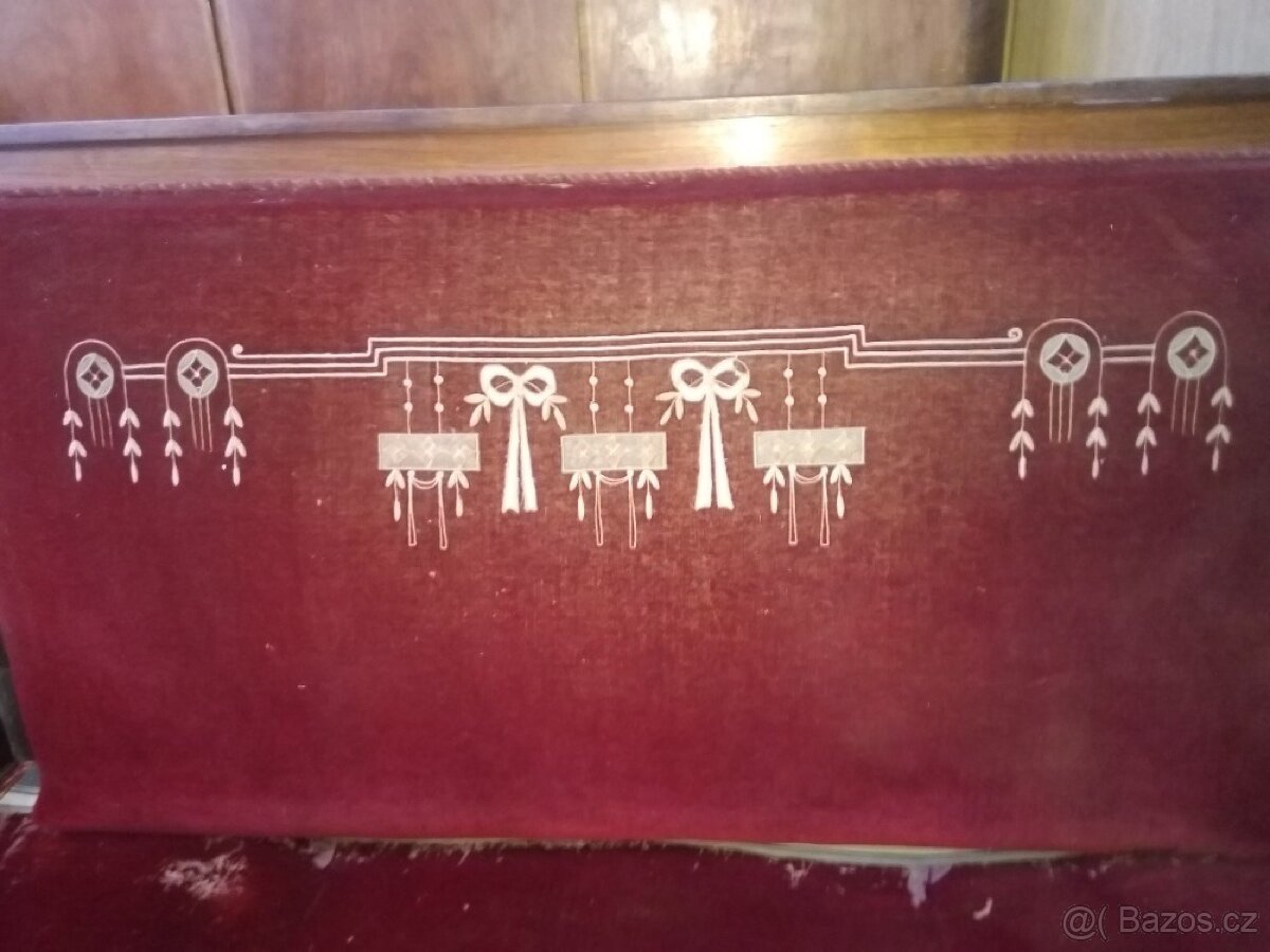 Starožitný vyšívaný gauč - pohovka, divan - 3