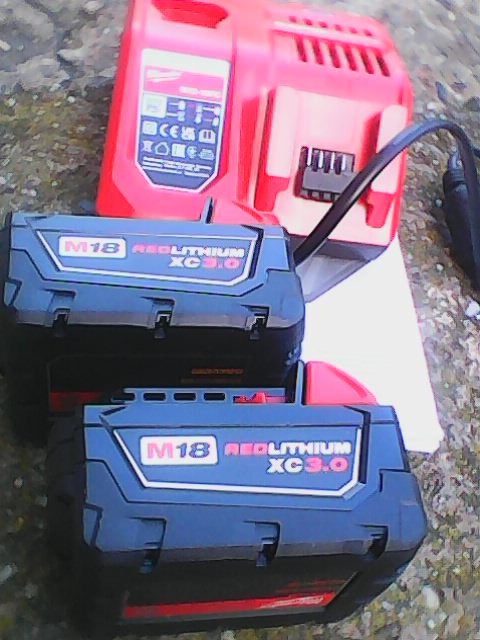 Milwaukee baterie a nabijecka M12 a M18 - 3