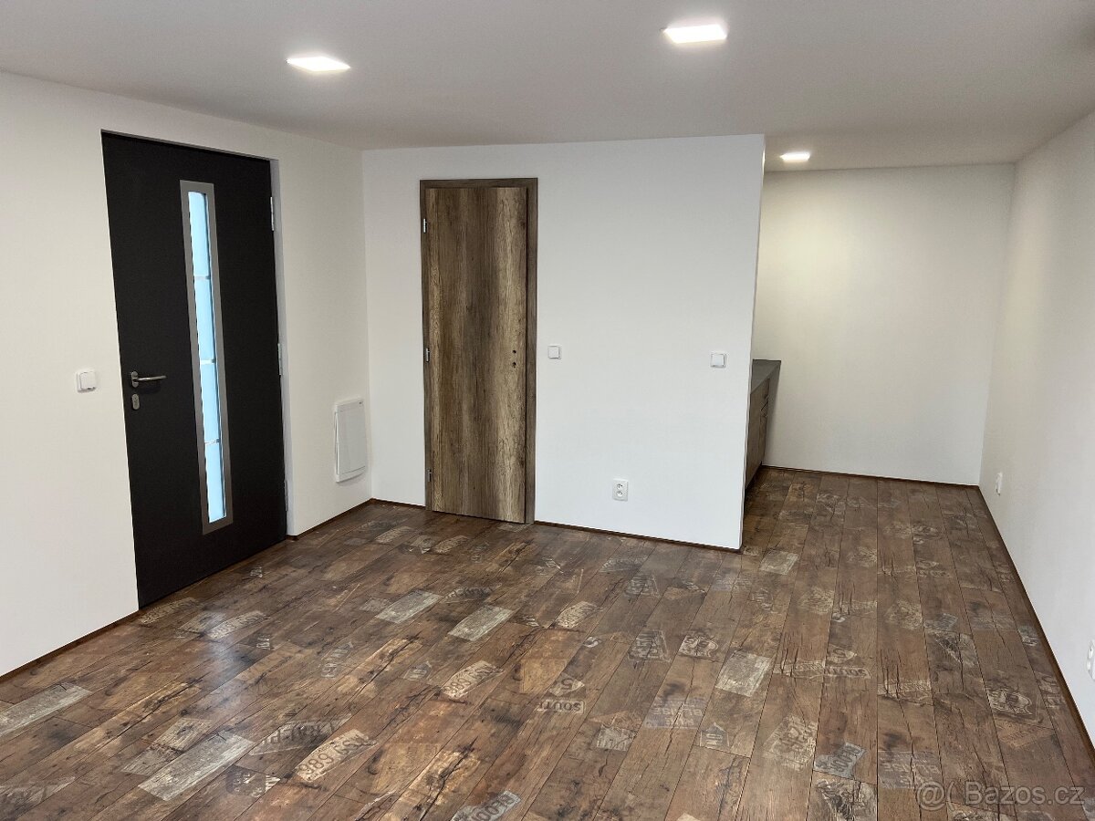 Obytný kontejner 8 x 4 m - 3