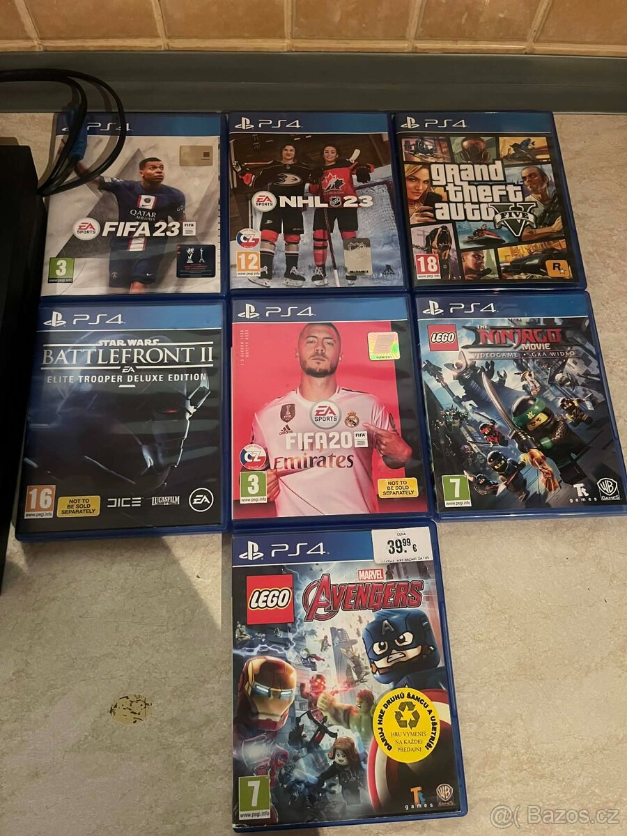 PS 4 + ovladače a hry - 3