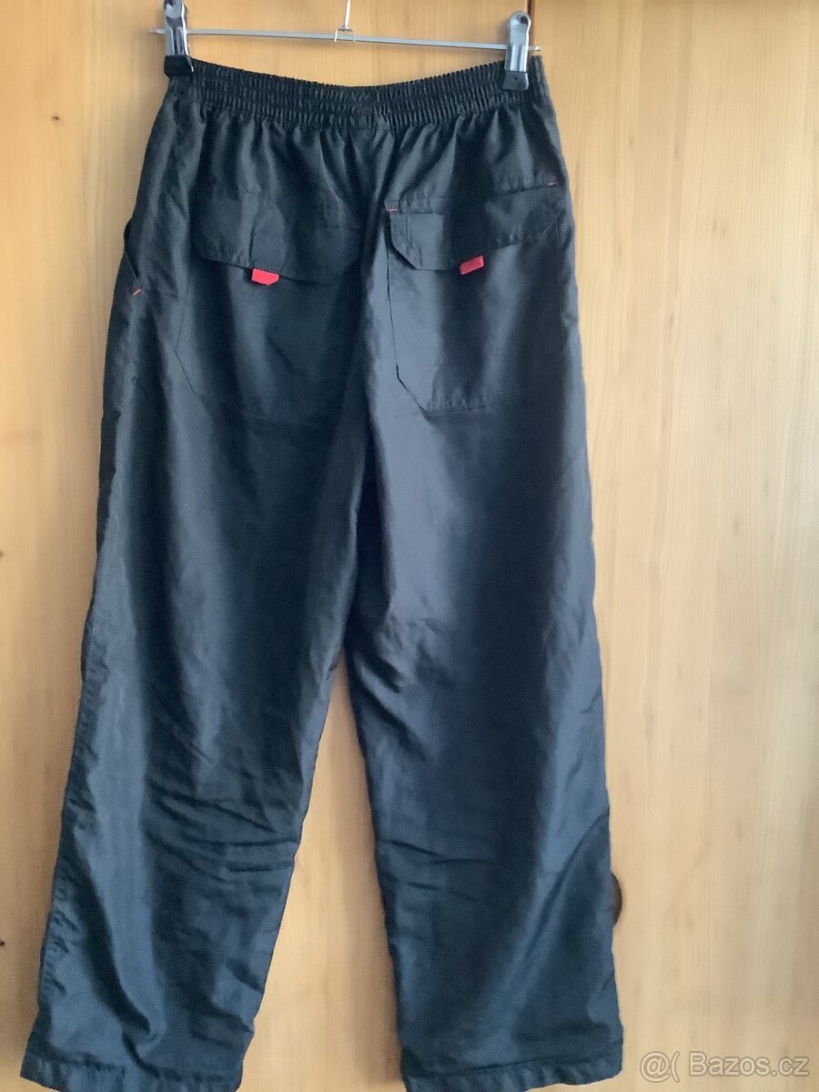 C & A-černé šusťákové kalhoty - 3