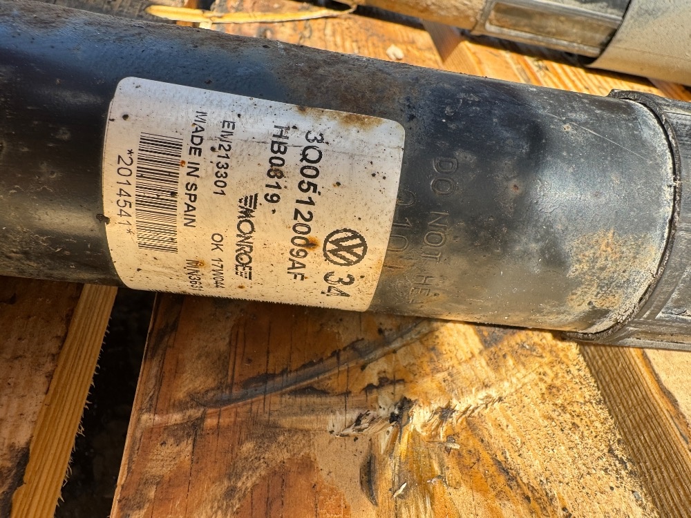 3Q0 512 009 AF - tlumič pérování Superb 3 - 3