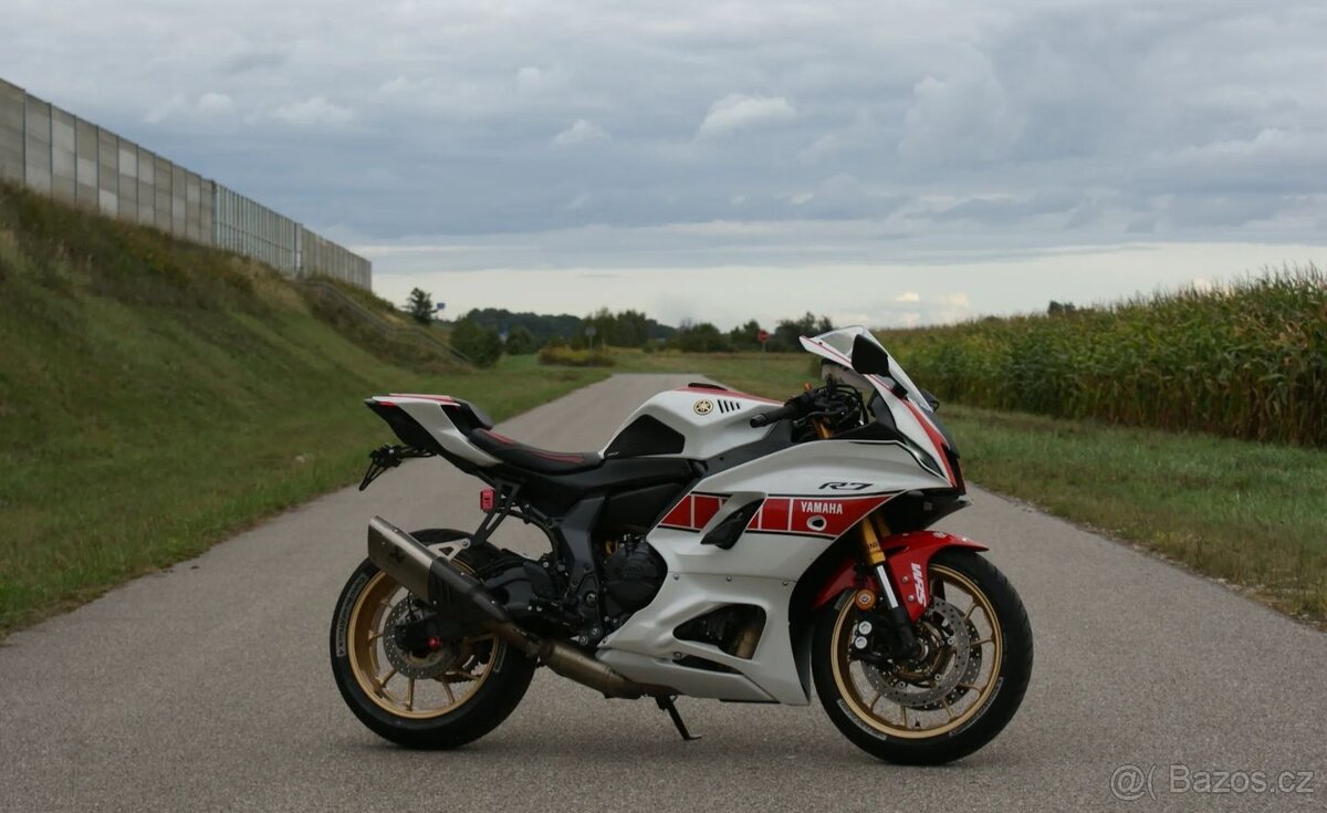 Yamaha yzf R7 - 3