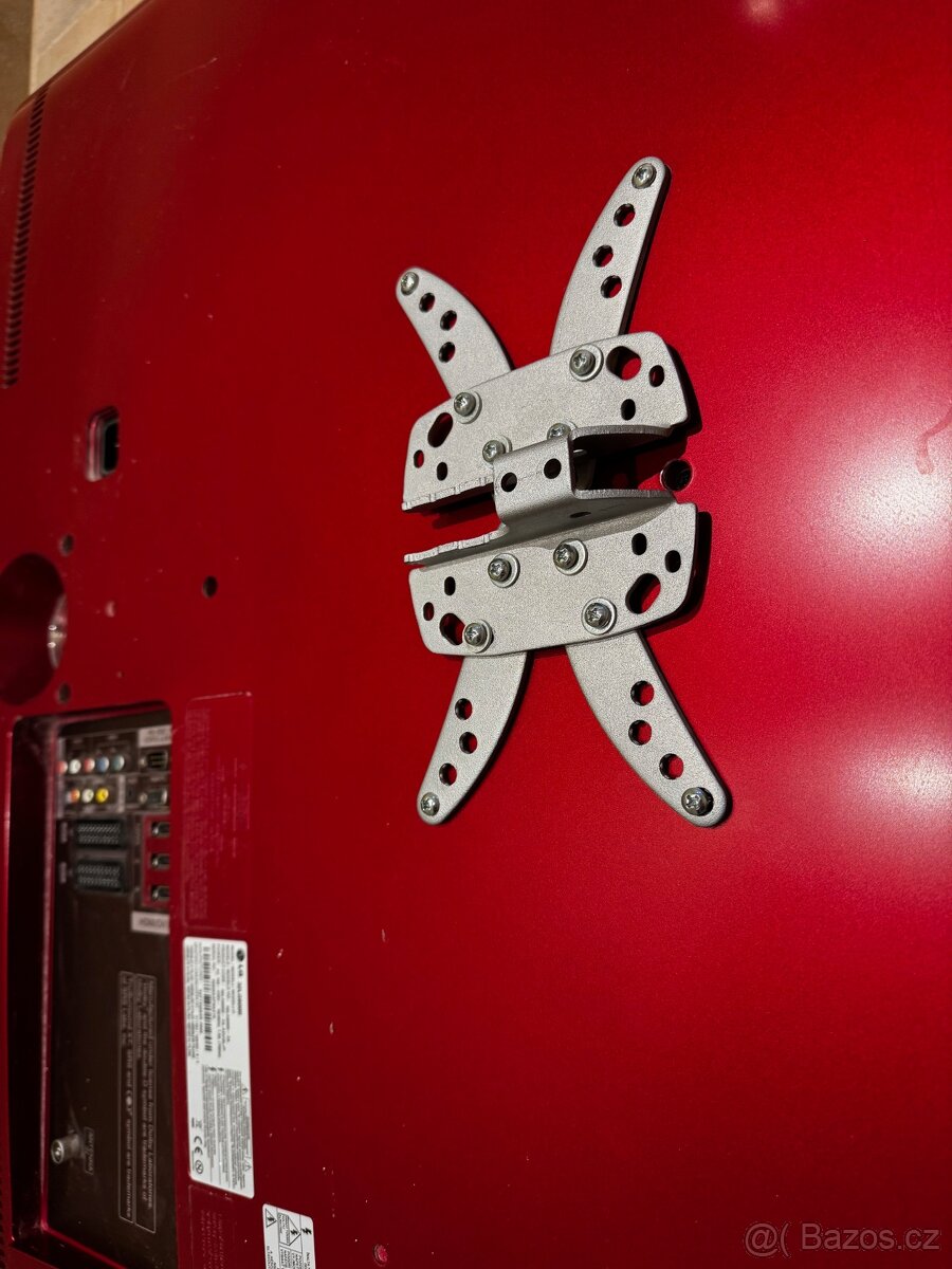 TV LG + držák na stěnu - 3