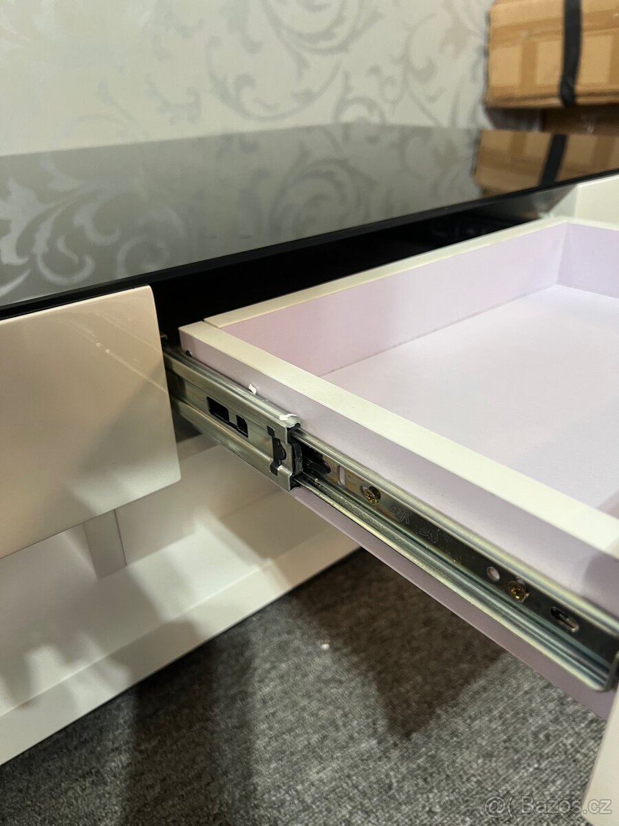 Konferenční stolek - 3