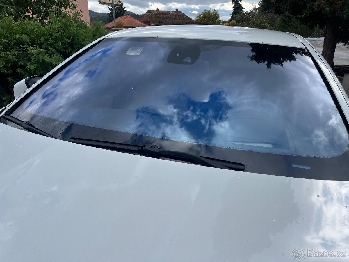 BMW 5 - F10 / F11 černá, bílá, modrá - 3