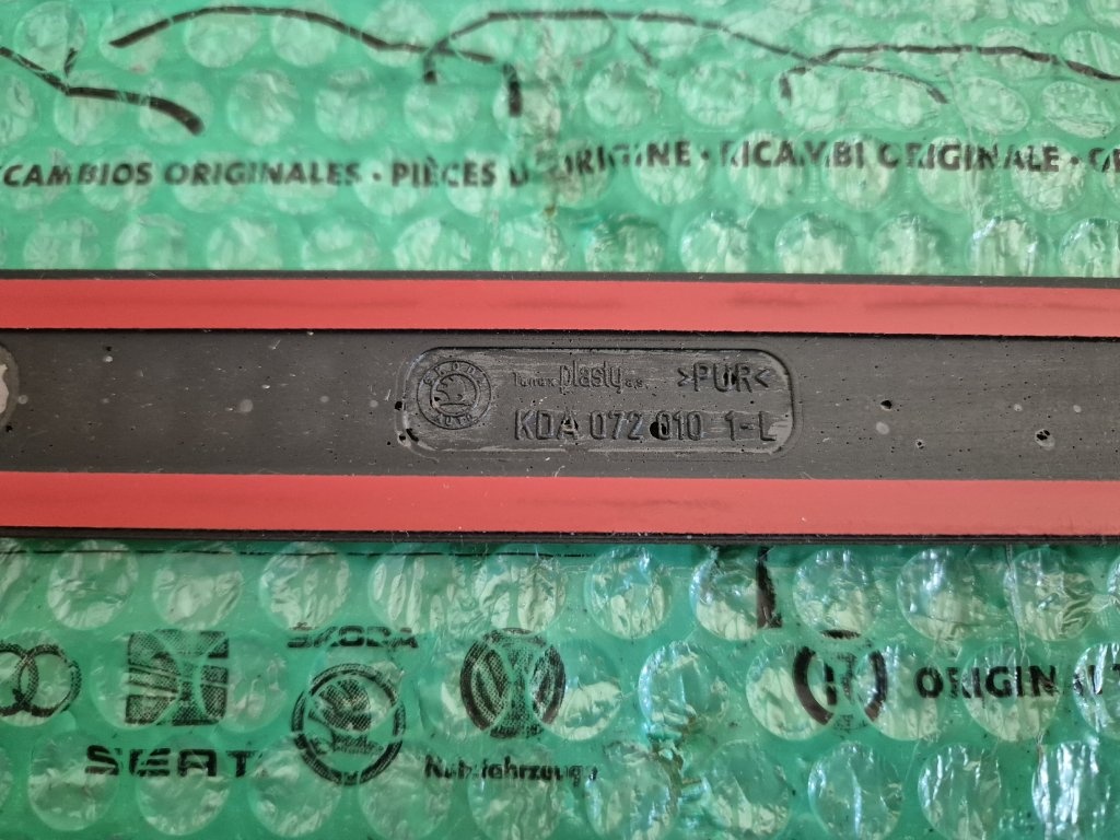 Škoda Octavia I lišta levých zadních dveří - 3