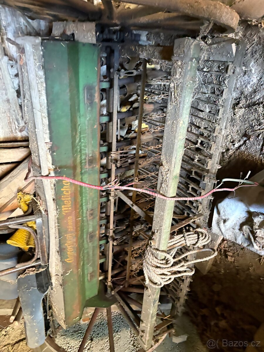 Historický secí stroj - 3