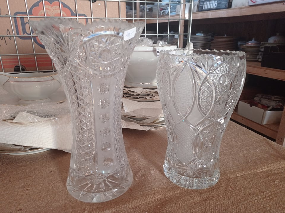 Vázy z liatinového skla a krištálové 2. - 3