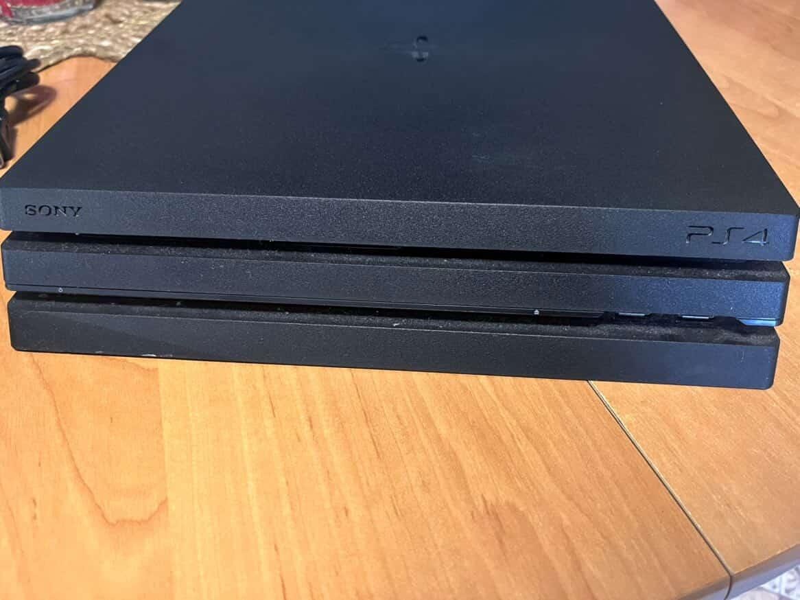 Prodávám PS4 pro - 3