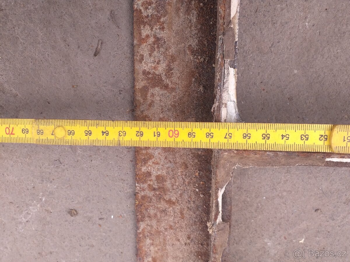 Dvě stará výklopná litinová okna - 3