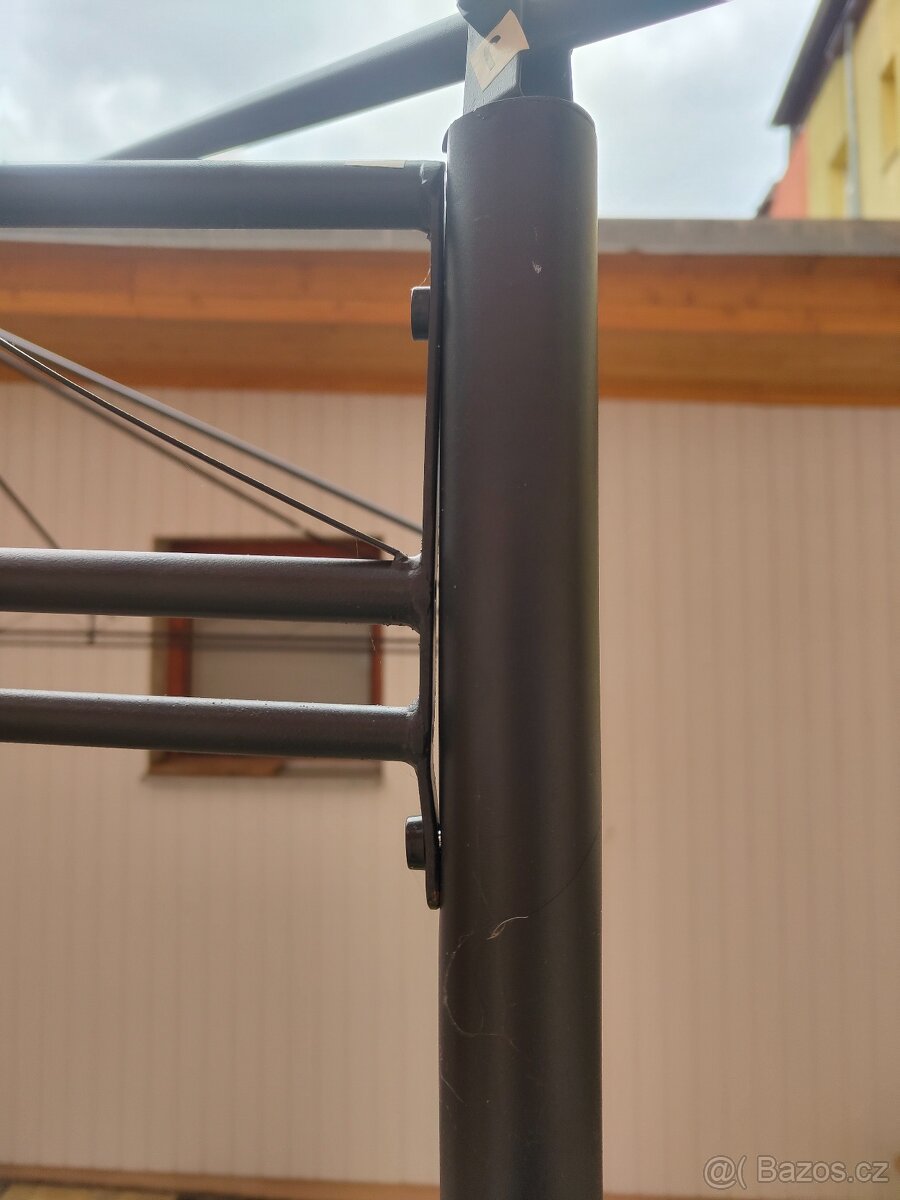 Konstrukce zahradního party stanu - 3