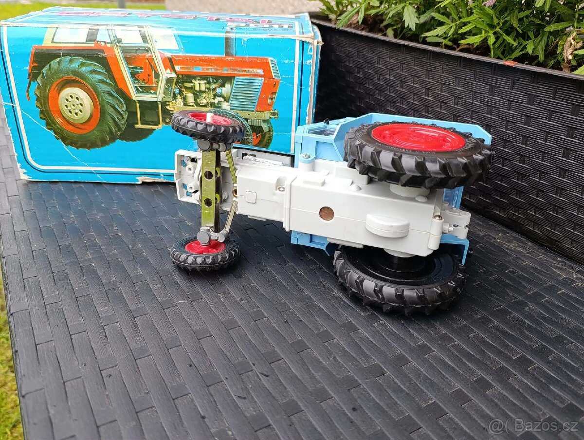 Traktor stará hračka včetně originálního obalu - 3