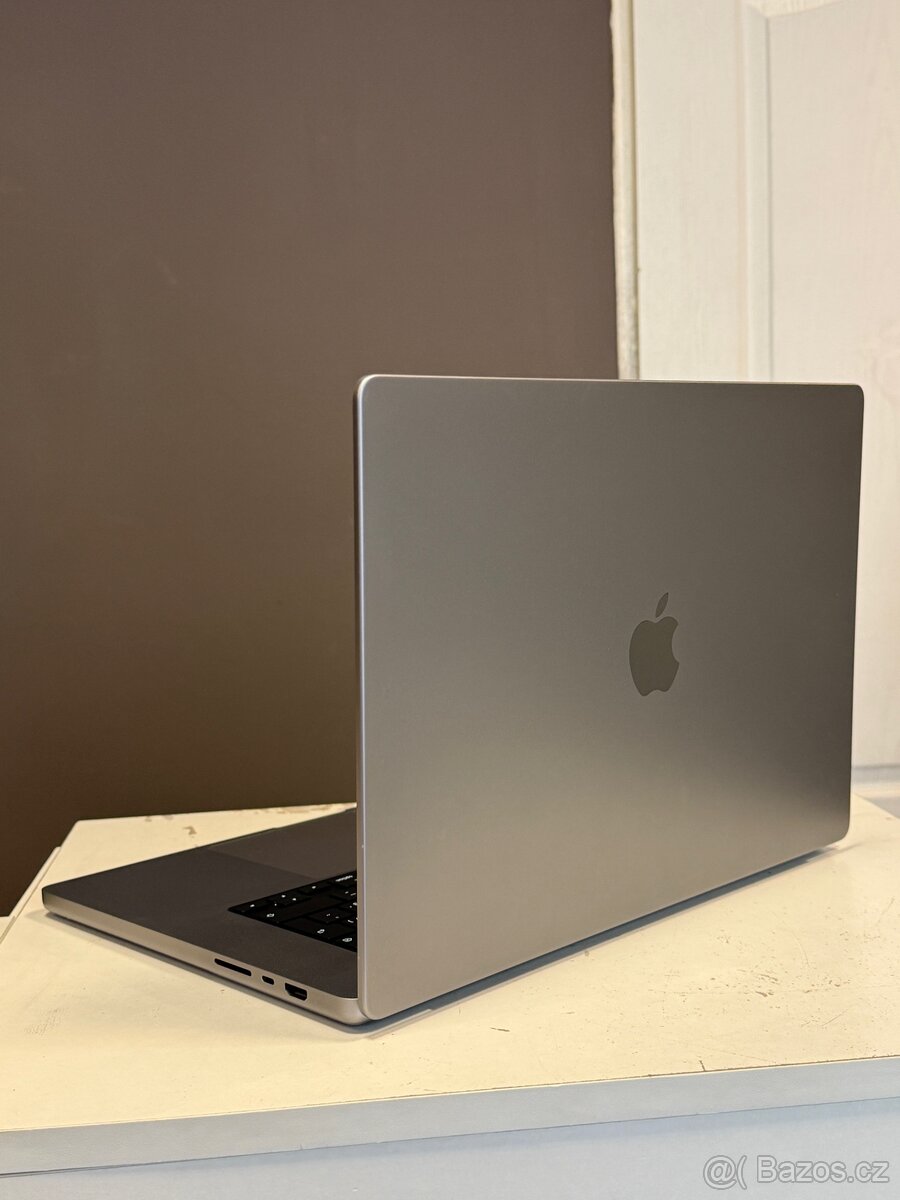 MacBook PRO 16” M2 MAX/64 GB/2 TB - 3