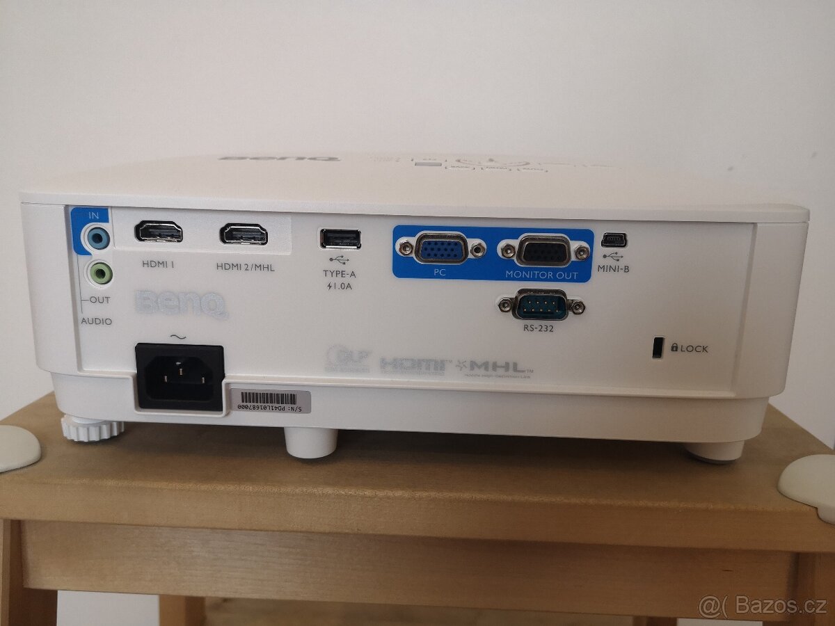 Projektor Benq a plátno - 3