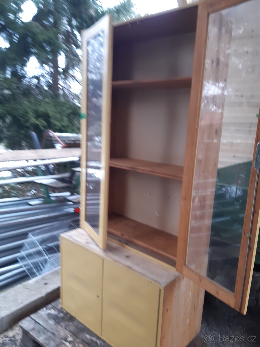 Prosklené skříně - 3